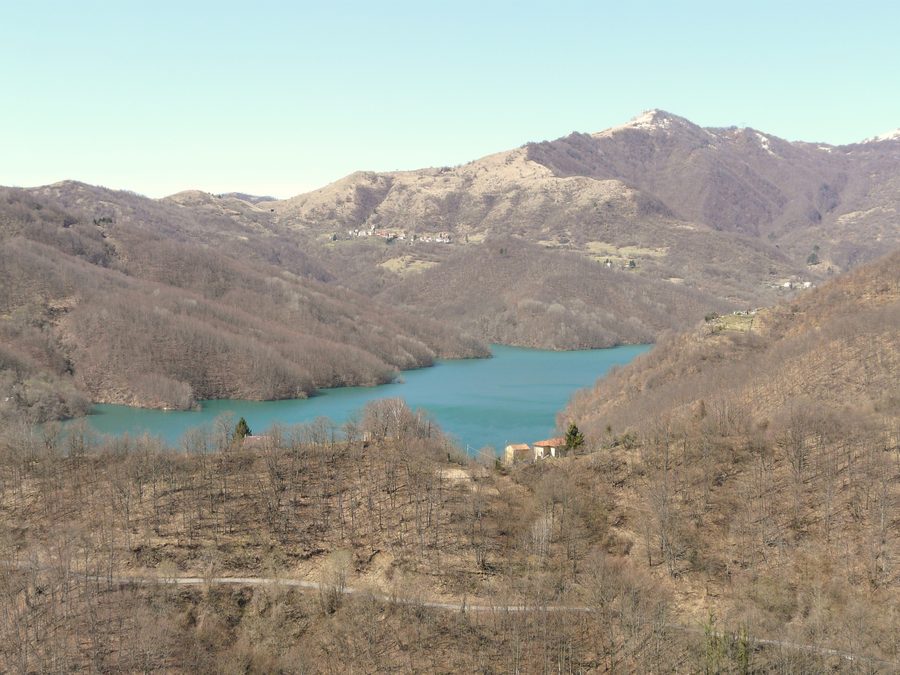 Lake Brugneto, seen from Fascia