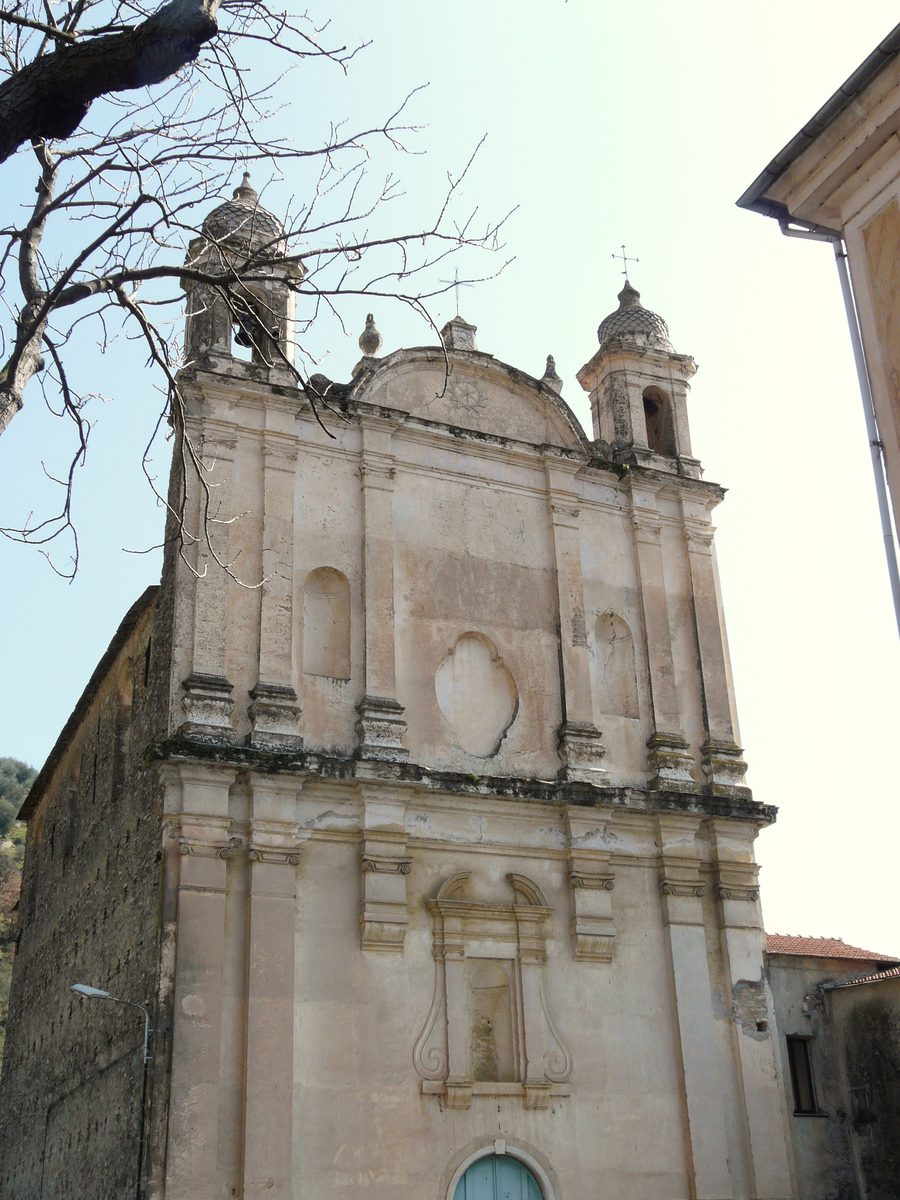 Außenansicht des Oratorio di San Lorenzo in Dolcedo, Ligurien