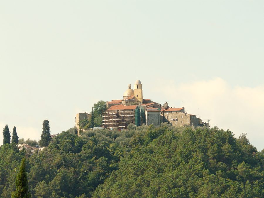 Panoramic view from Nicola over the Ligurian landscape to the sea