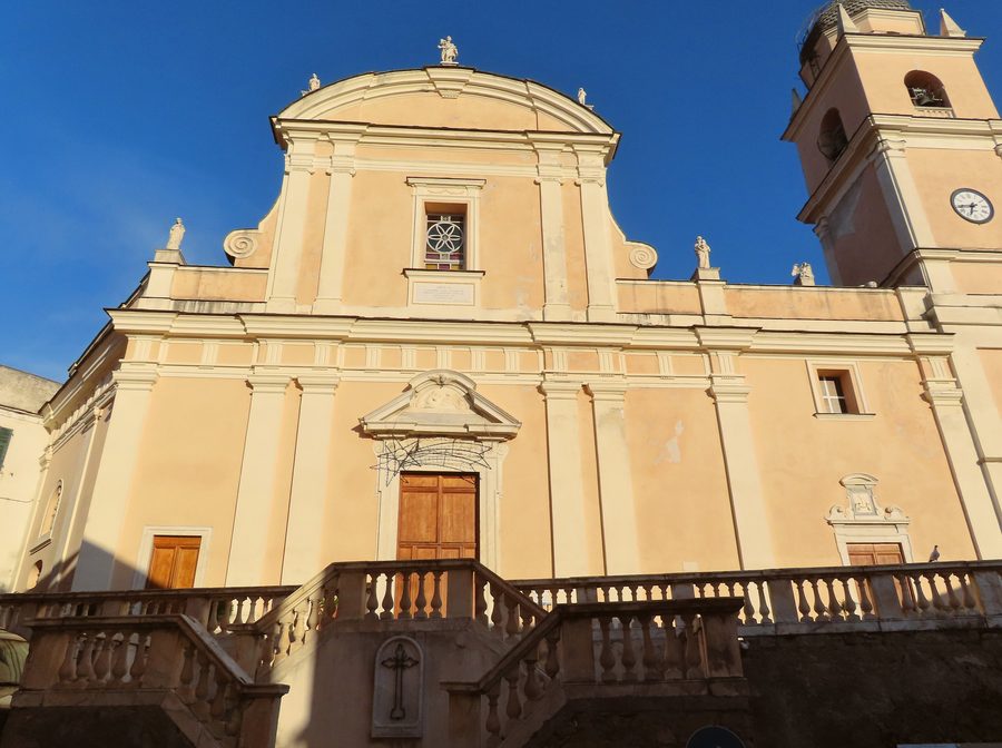 Via Dante with the facade of the church of Santa Maria Maddalena and the Oratorio dei Rossi in Castelnuovo Magra