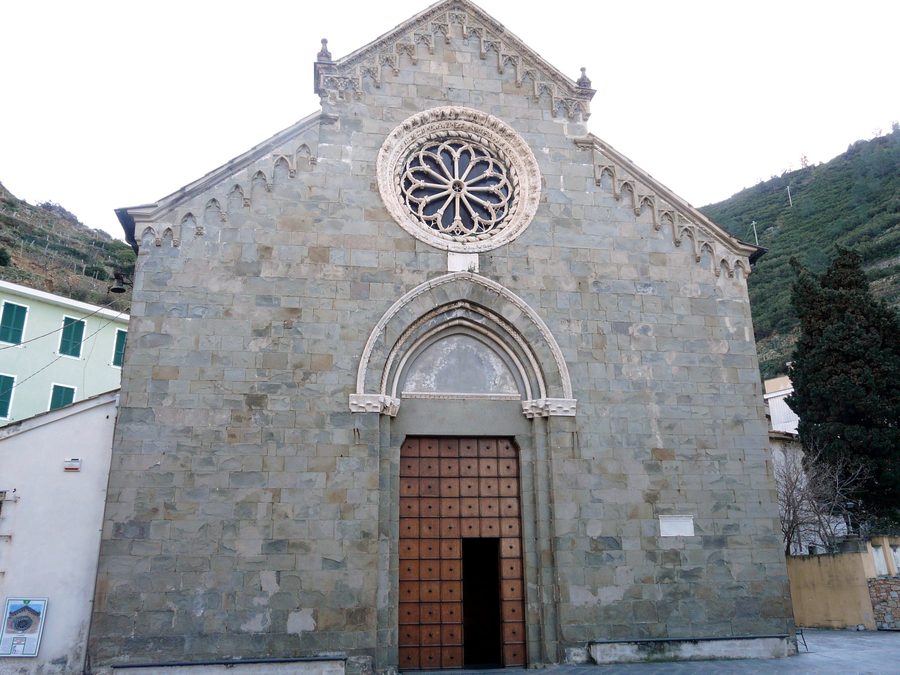 Facade of the Church of San Lorenzo in Manarola
