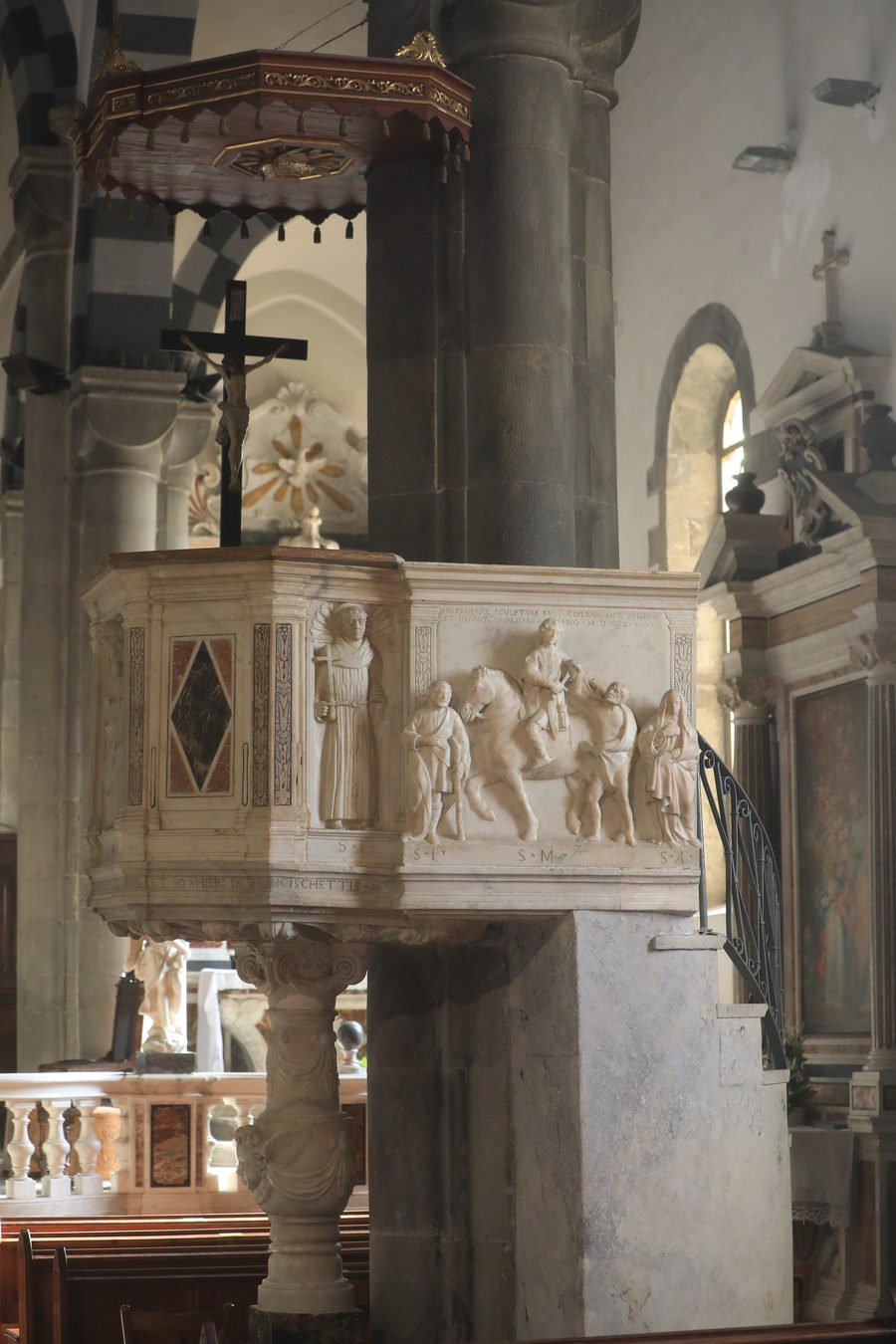 Pulpit in the church of San Giovanni Battista in Riomaggiore