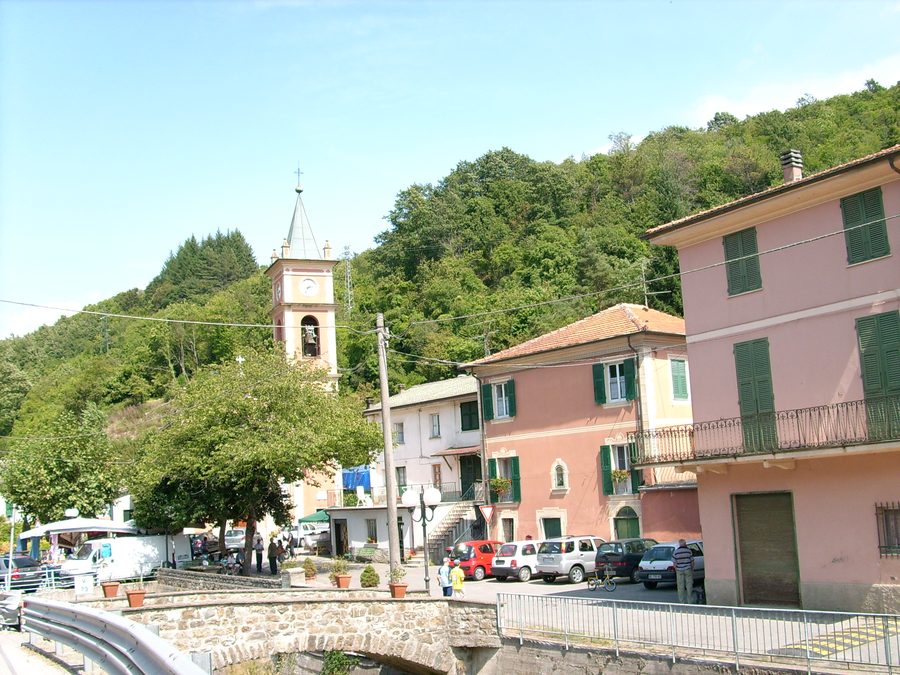 Panorama der kleinen Località Torza in der Gemeinde Maissana, Ligurien