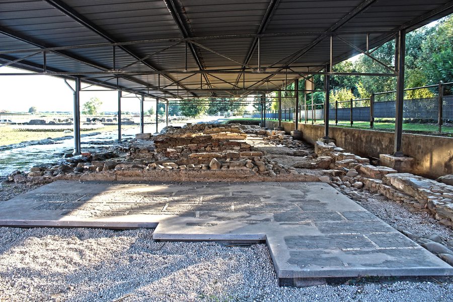 Excavations of the forum of the ancient city of Luni